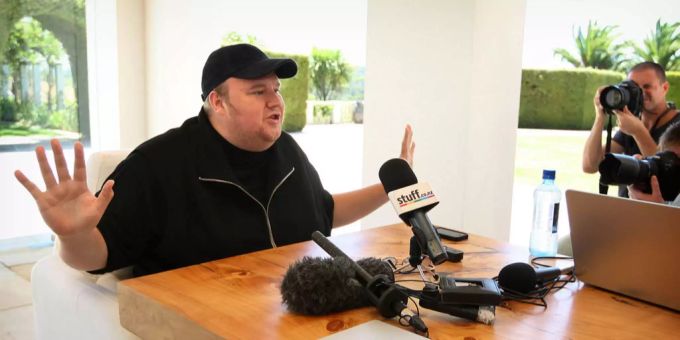 Kim Schmitz alias Kim Dotcom meldet sich aus seinem neuseeländischen Exil. Kim Schmitz alias Kim Dotcom meldet sich aus seinem neuseeländischen Exil.