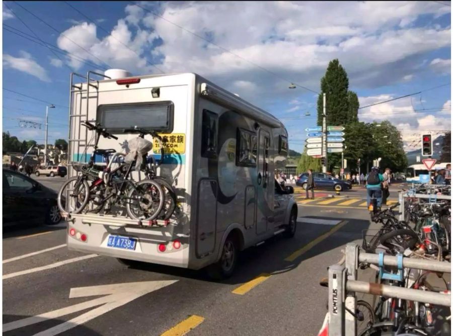 Ein Wohnmobil mit chinesischem Nummernschild wurde heute in Luzern gesichtet.