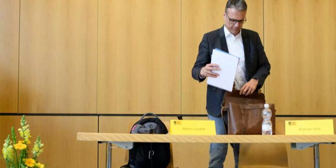Zusammenpacken, heisst es nun für Andreas Felix nachdem der Skandal um das Bündner Bau-Kartell öffentlich geworden ist. Zusammenpacken, heisst es nun für Andreas Felix nachdem der Skandal um das Bündner Bau-Kartell öffentlich geworden ist.