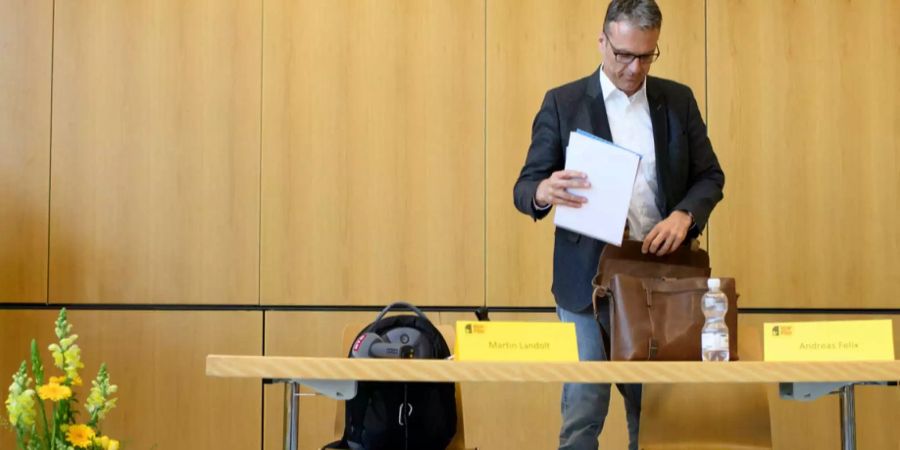 Zusammenpacken, heisst es nun für Andreas Felix nachdem der Skandal um das Bündner Bau-Kartell öffentlich geworden ist.