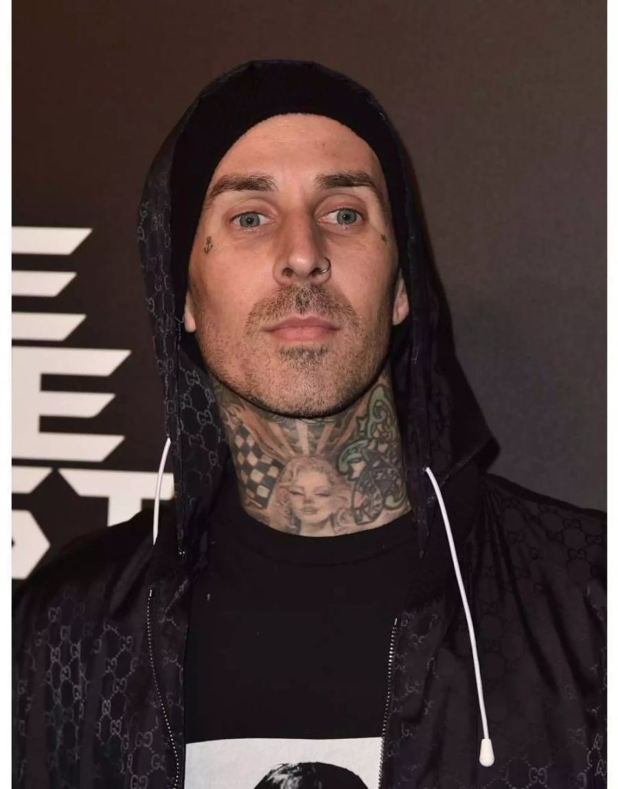 Travis Barker würde Kourtney Kardashian gerne daten.