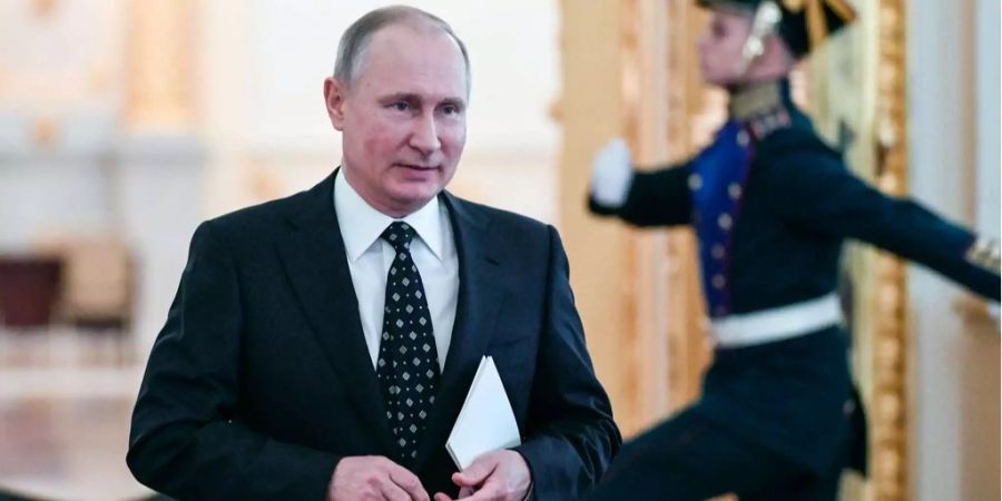 Ziemlich spärlich wird Wladimir Putin entlöhnt: Der russische Präsident hat gemäss offiziellen Angaben einen Jahreslohn von knapp 150'000 Franken.