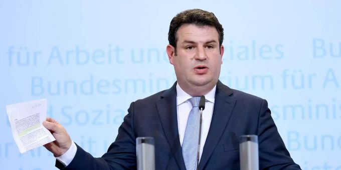 Hubertus Heil (SPD), Bundesminister für Arbeit und Soziales, gibt eine Pressekonferenz zum Entwurf des neuen Rentenkonzeptes. Hubertus Heil (SPD), Bundesminister für Arbeit und Soziales, gibt eine Pressekonferenz zum Entwurf des neuen Rentenkonzeptes.