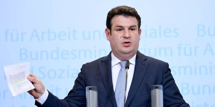 Hubertus Heil (SPD), Bundesminister für Arbeit und Soziales, gibt eine Pressekonferenz zum Entwurf des neuen Rentenkonzeptes.