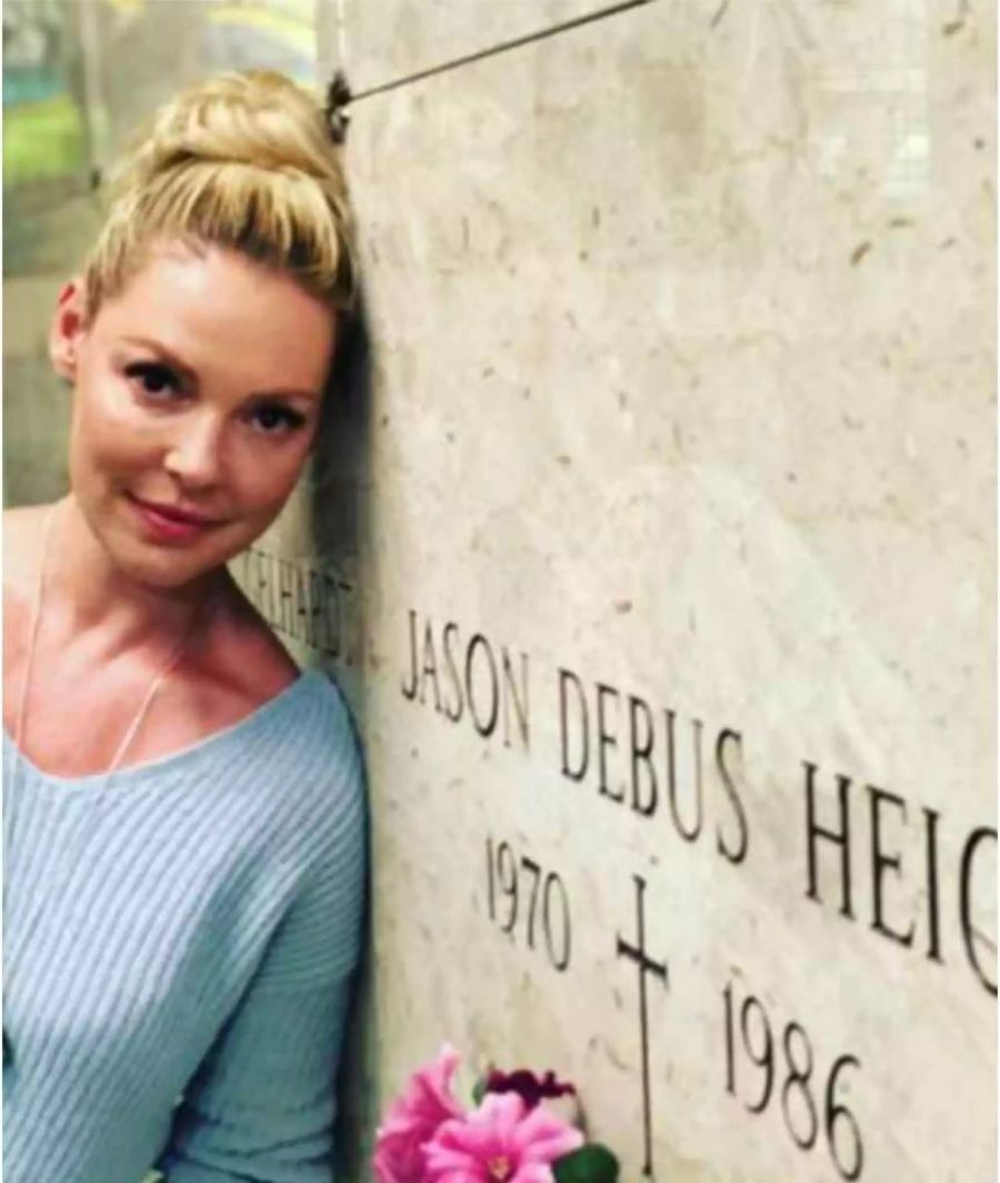 Katherine Heigl besuchte das Gra b ihres verstorbenen Bruders.