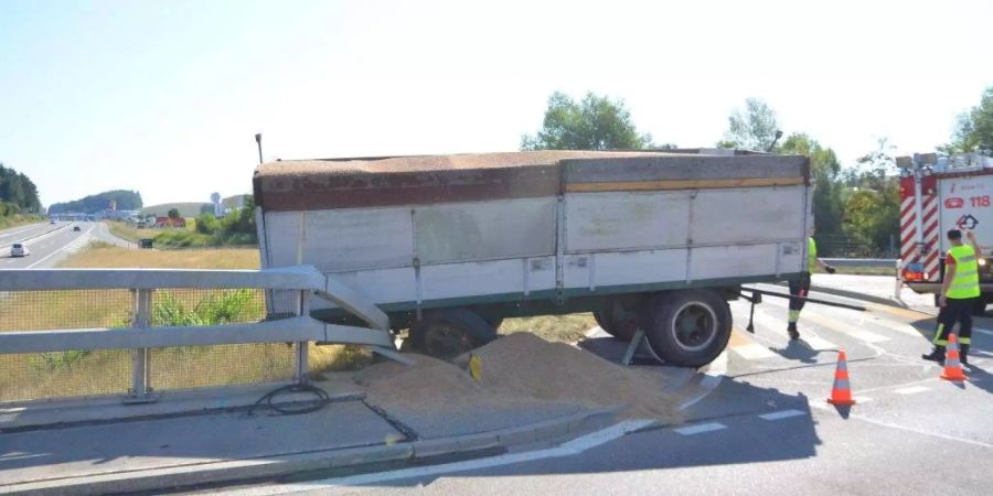 In Düdingen FR machte sich ein Anhänger selbständig.