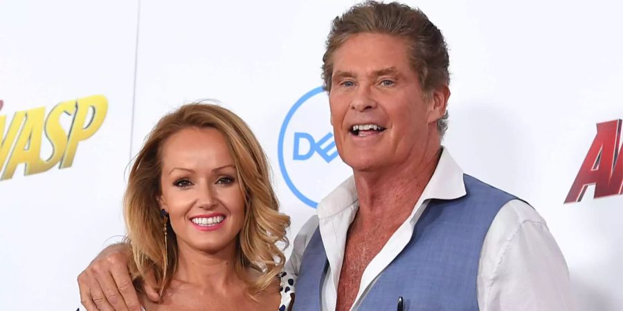 Sänger und Schauspieler David Hasselhoff und Model Hayley Roberts sind seit sechs Jahren ein Paar.