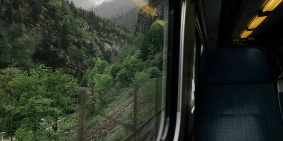 Die Piottino-Schlucht im Kanton Tessin am éffnungstag des Gotthard-Basistunnels.