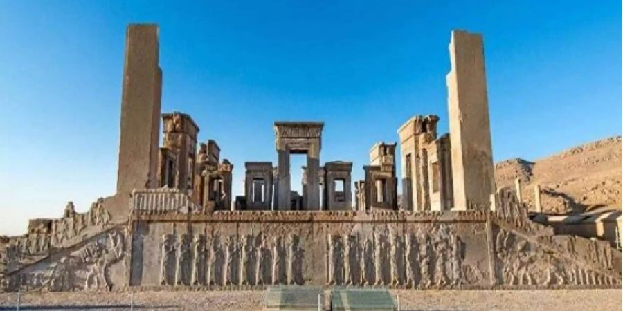 Irans Tourismusbranche wirbt mit antiken Monumenten des Landes.