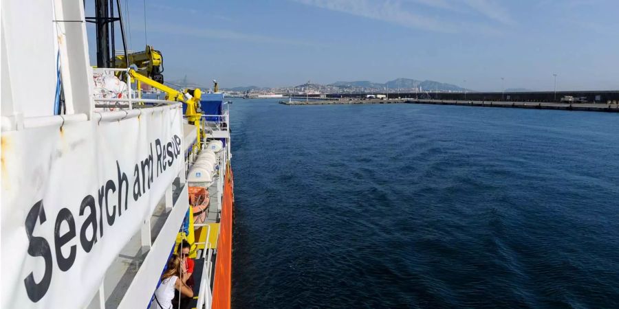 Das NGO-Rettungsschiff «Aquarius» fährt in den Hafen von Marseille (FRA) ein.