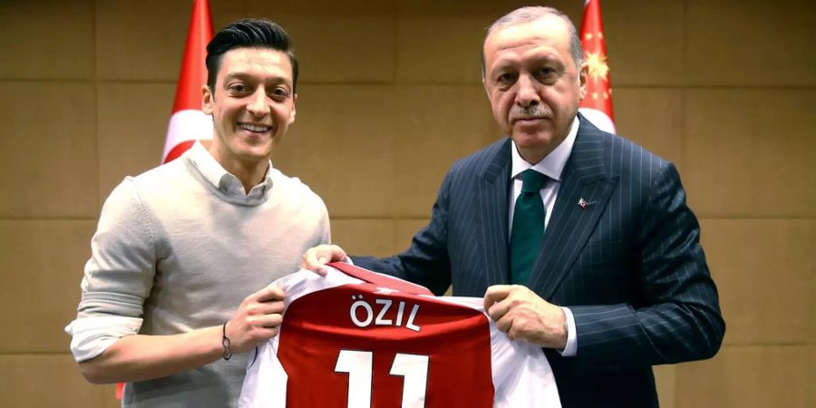 Özil