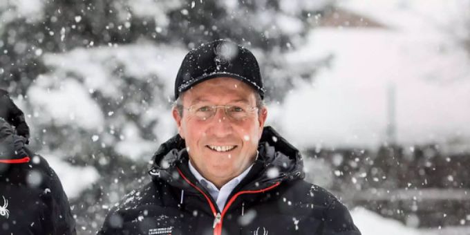 Urs Näpflin, der OK-Präsident des internationalen Lauberhorn-Rennens, glaubt nicht, dass es ohne die Live-Übertragungen durch das SRF zu Durchführung kommen würde. Urs Näpflin, der OK-Präsident des internationalen Lauberhorn-Rennens, glaubt nicht, dass es ohne die Live-Übertragungen durch das SRF zu Durchführung kommen würde.