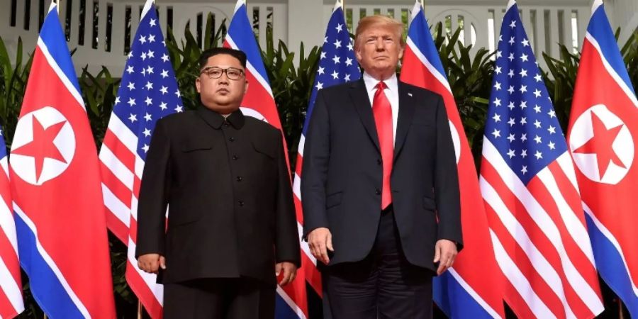 Trump (r.) und Kim bei ihrem ersten Gipfel in Singapur