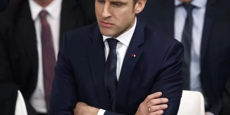 Der französische Präsident Emmanuel Macron ist in seiner Heimat schwer unter Druck geraten. Foto: Thibault Camus/AP