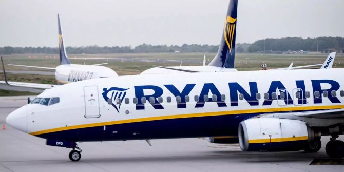 Mehrere Ryanair-Maschinen stehen auf dem Flughafen Weere (D).