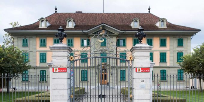 Das Polizeigebäude der Kantonspolizei Bern beim Waisenhausplatz. Hier verstarb ein Insasse. Das Polizeigebaeude der Kantonspolizei Bern beim Waisenhausplatz