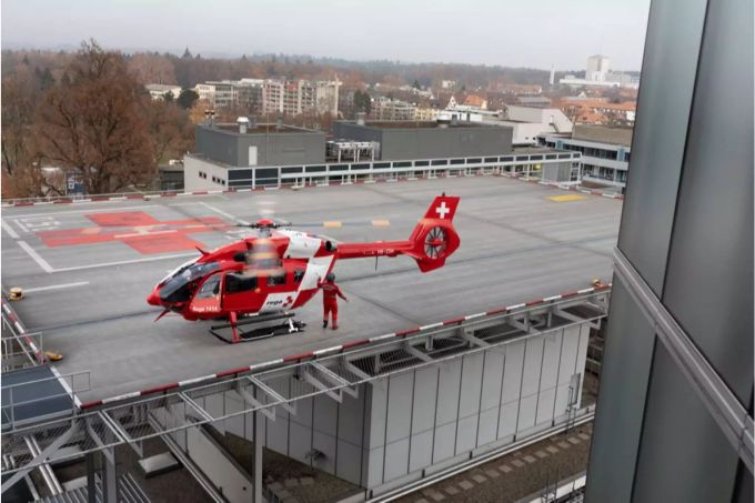 Ein Helikopter der Rega. rega heli