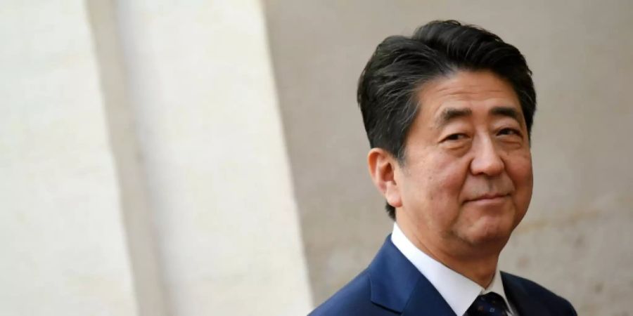 Abe reist nach Brüssel