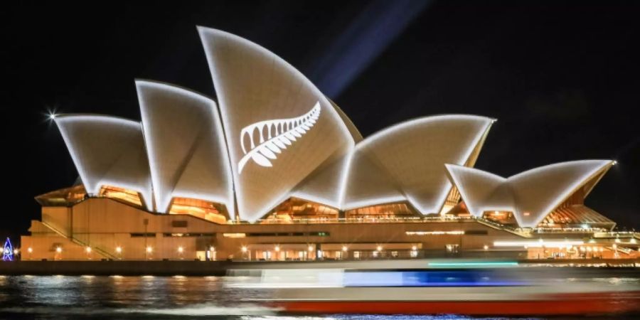 Neuseeländischer Silberfarn auf Opernhaus in Sydney projiziert