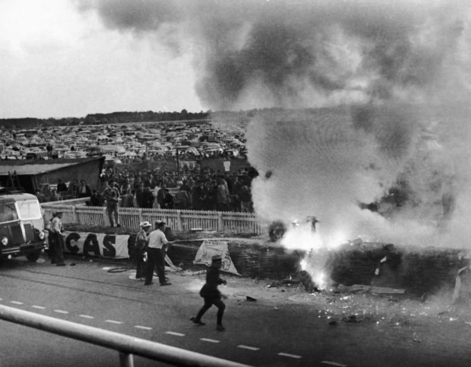 Die Tragödie von Le Mans: Pierre Levegh und 83 Zuschauer sterben. Pierre Levegh Le Mans
