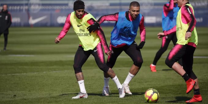 Paris St-Germain - Neymar nach Verletzung wieder im Mannschaftstraining