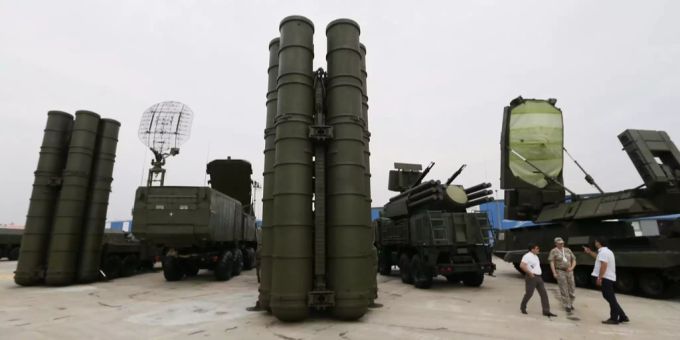 Ein Raketenabwehrsystem S-400 ausserhalb Moskaus. s-400 triumf