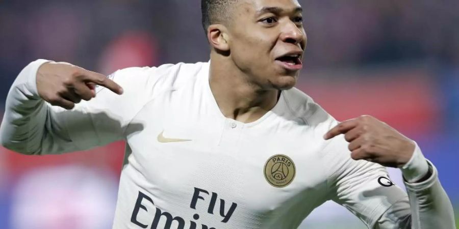 Für einen Transfer von Kylian Mbappe nach Bayern fehlt zum Bedauern von Uli Hoeness das nötwendige Geld. Foto: Christophe Ena/AP/dpa