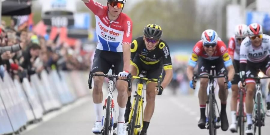 Der Niederländer Mathieu van der Poel (l) gewann Quer durch Flandern. Foto: Yorick Jansens/BELGA