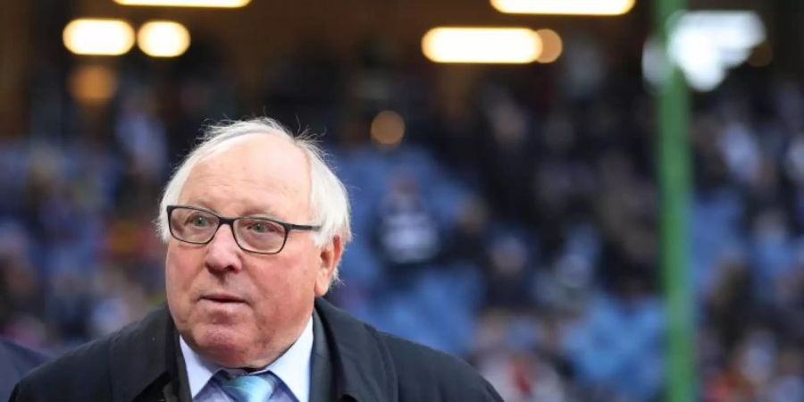 Hamburgs Fussball-Legende Uwe Seeler leidet mit dem HSV. Foto: Christian Charisius