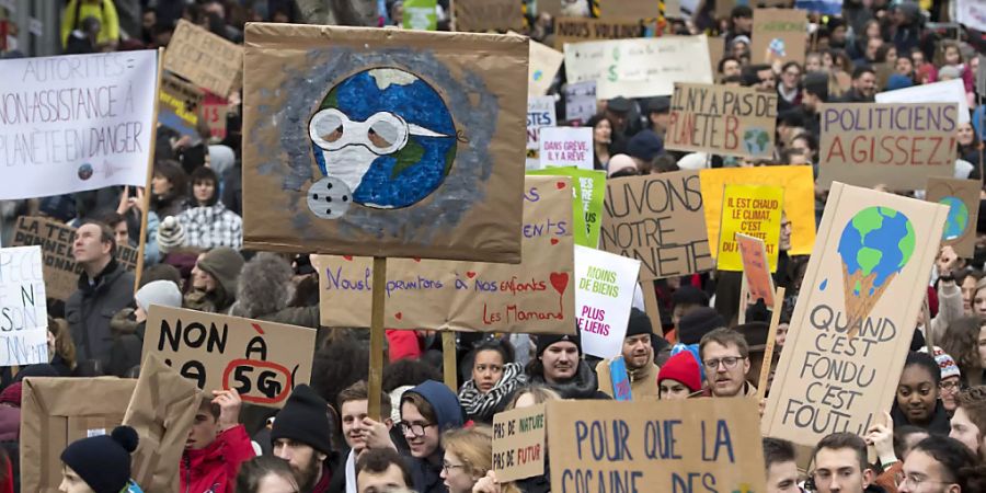 Der Klimastreik der Jungen wurde am Dienstag von zahlreichen Rednern im Waadtländer Kantonsparlament als Fingerzeig für eine aktivere Umweltpolitik verstanden. (Archivbild).