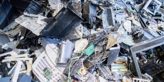 Trotz aller Bemühungen, den Elektroschrott zu reduzieren, wächst der Berg weiter. Foto: Marcel Kusch/dpa Trotz aller Bemühungen, den Elektroschrott zu reduzieren, wächst der Berg weiter. Foto: Marcel Kusch/dpa
