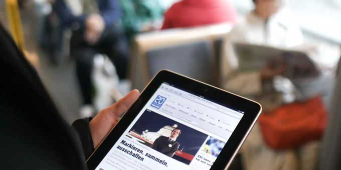 Beim Gratisblatt 20 Minuten kommt nach «Video First» nun «Social Media First». Es sollen 17 Stellen geschaffen werden. (Symbolbild) Beim Gratisblatt 20 Minuten kommt nach «Video First» nun «Social Media First». Es sollen 17 Stellen geschaffen werden. (Symbolbild)