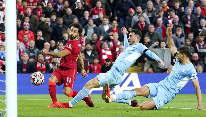 Mohamed Salah trifft herrlich gegen Manchester City. Mohamed Salah