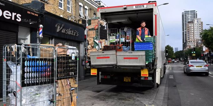 Eine Warenlieferung in einem Londoner Supermarkt. Nach dem Brexit herrscht in Grossbritannien ein Mangel an LKW-Fahrern. Brexit