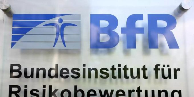 Das Bundesinstitut für Risikobewertung warnt vor Lakritze mit einem hohen Salmiak-Anteil. Das Salz könne unter anderem zu einer Übersäuerung des Blutes führen. Foto: picture alliance / dpa Das Bundesinstitut für Risikobewertung warnt vor Lakritze mit einem hohen Salmiak-Anteil. Das Salz könne unter anderem zu einer Übersäuerung des Blutes führen. Foto: picture alliance / dpa
