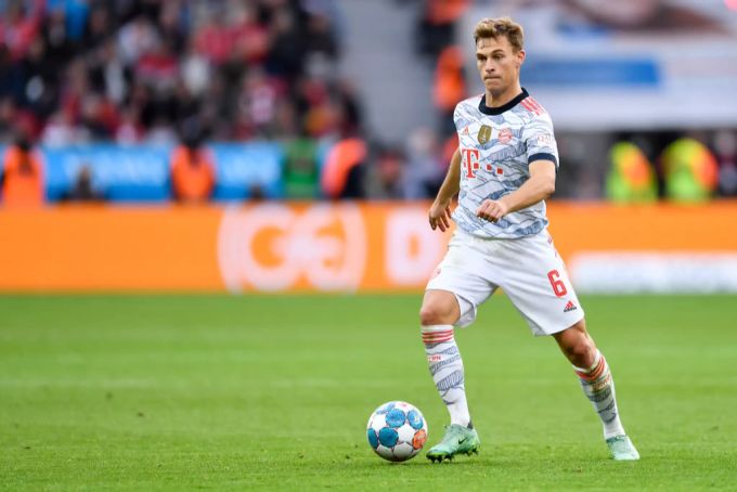 Bayern München empfiehlt seinen Spielern die Corona-Impfung. Joshua Kimmich ist dieser Empfehlung bis jetzt noch nicht nachgekommen. Bayern München
