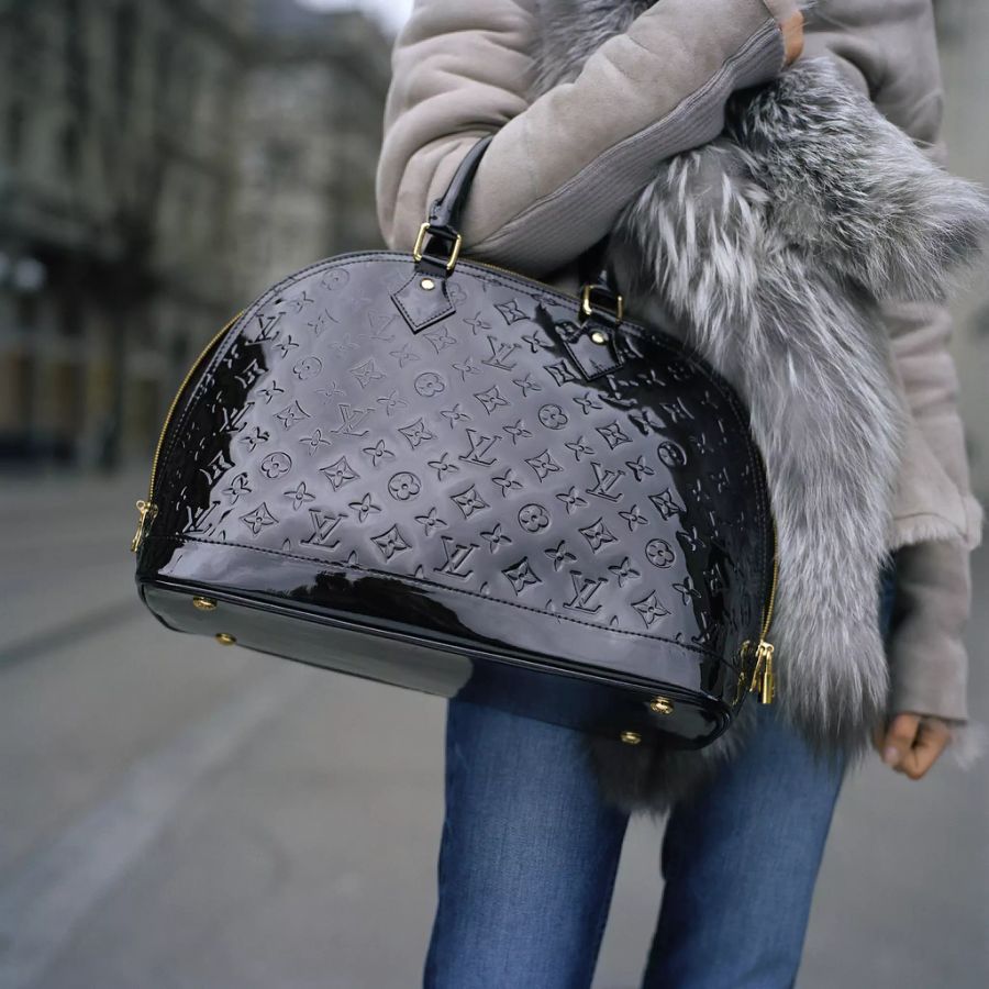 Eine Handtasche von Louis Vuitton.