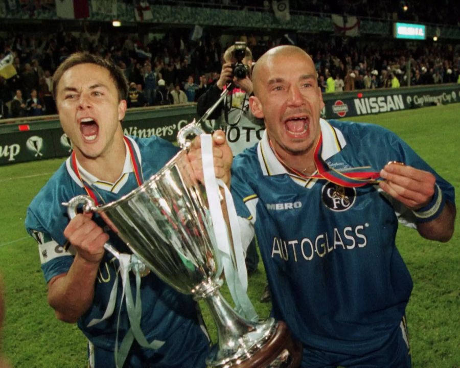 Dennis Wise (r.) liess sich von John Terry die Schuhe putzen. (Archivbild)