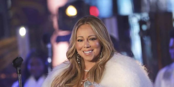 Glamour pur: Mariah Carey 2017 auf der Silvesterfeier am Times Square. Foto: Brent N. Clarke/Invision/AP/dpa Glamour pur: Mariah Carey 2017 auf der Silvesterfeier am Times Square. Foto: Brent N. Clarke/Invision/AP/dpa