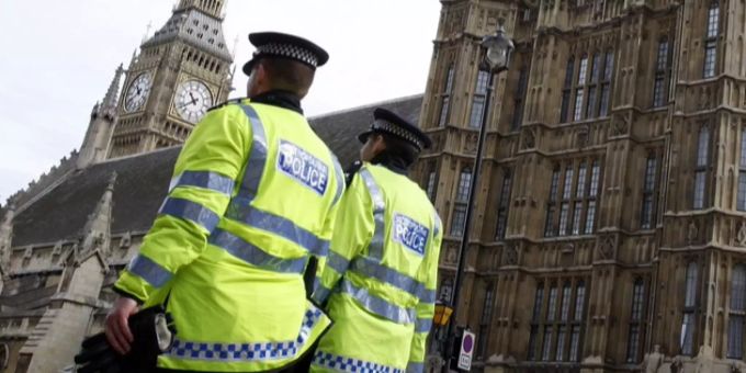 Zwei britische Polizisten. Polizei England