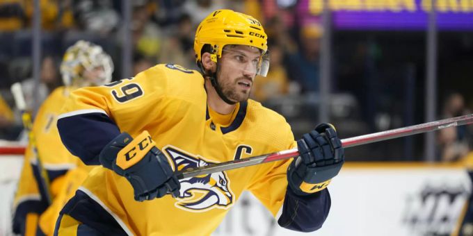 Roman Josi im Dress der Nashville Predators. Roman Josi