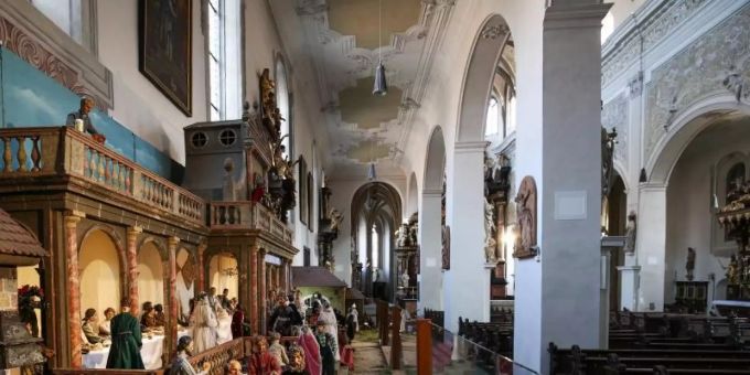 Eine zwölf mal drei Meter grosse Krippe zeigt biblische Szenen in der Kirche «Unsere Liebe Frau» in Bamberg, auch «Obere Pfarre» genannt. Foto: David-Wolfgang Ebener/dpa/Archivbild Eine zwölf mal drei Meter grosse Krippe zeigt biblische Szenen in der Kirche «Unsere Liebe Frau» in Bamberg, auch «Obere Pfarre» genannt. Foto: David-Wolfgang Ebener/dpa/Archivbild