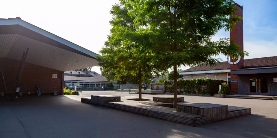 Schulhof und Hort in Hohifuri.