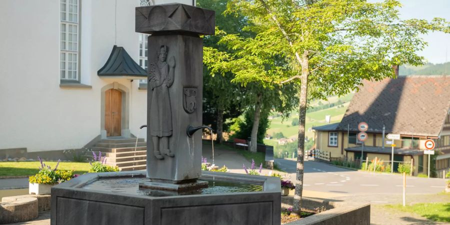 Dorfbrunnen in Hemberg im Toggenburg im Kanton St. Gallen.