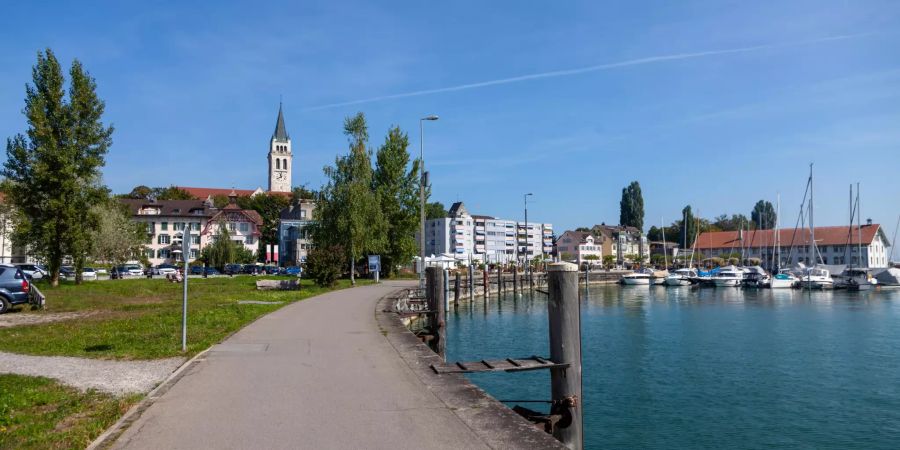 Die Seepromenade der Gemeinde Romanshorn.