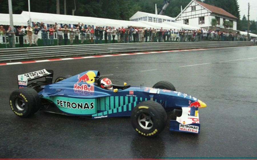 Auch 1997 war Petronas auf dem Sauber-Renner prominent vertreten – hier bei Johnny Herbert im Rahmen des Belgien-GP.