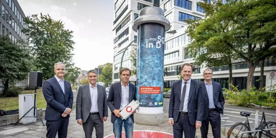 Vodafone setzt auf Litfasssäulen, in die kleine 5G-Antennen eingebaut werden und von aussen nicht sichtbar sind. Foto: Malte Krudewig/dpa