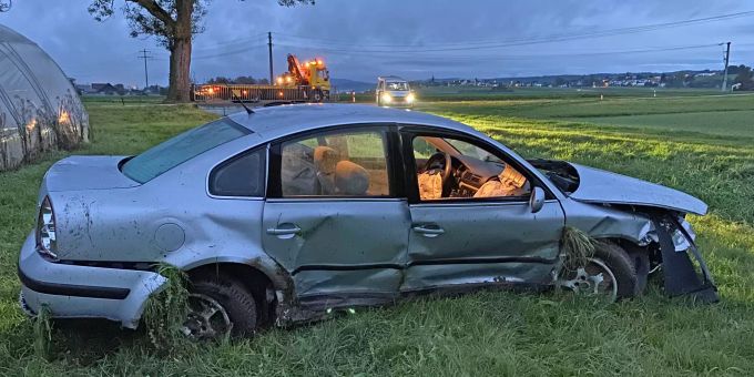 Beim Unfall wurden zwei Personen verletzt und mussten ins Spital gebracht werden. Unfall