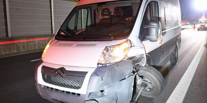 Der Sachschaden beträgt ca. 30'000 Franken. Unfall