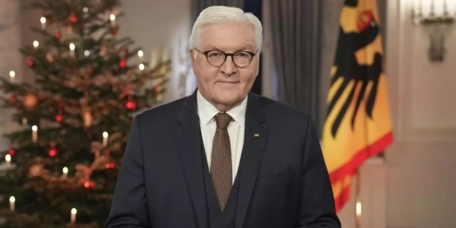 Bundespräsident Frank-Walter Steinmeier rief in seiner Weihnachtsansprache zum Zusammenhalt auf. Foto: Michael Sohn/AP Pool/dpa